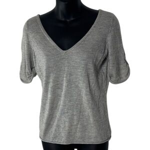 Bloomingdale’s women’s medium 100% cashmere short sleeve v neck top